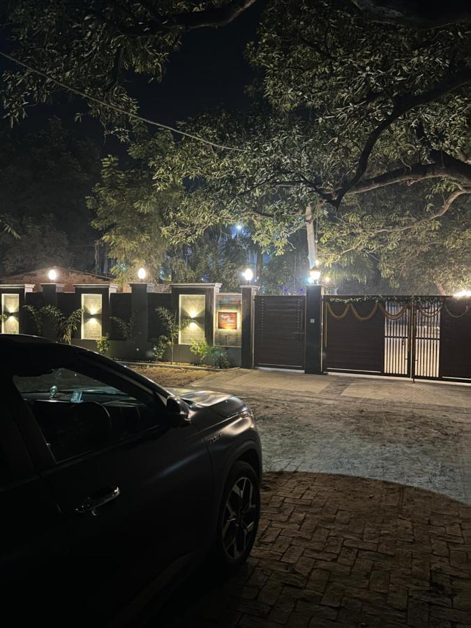Villa Kaashi Flora Varanasi Exterior foto