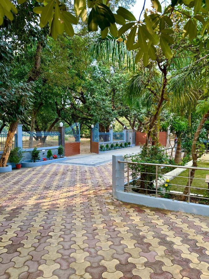 Villa Kaashi Flora Varanasi Exterior foto